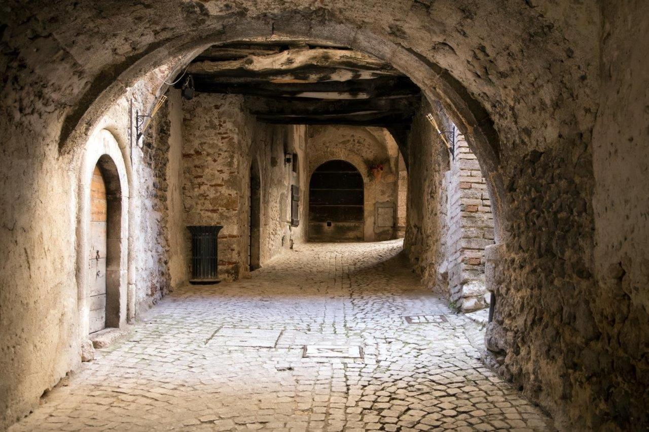 La Bifora e Le Lune Vico sotto gli archi 5 view 5