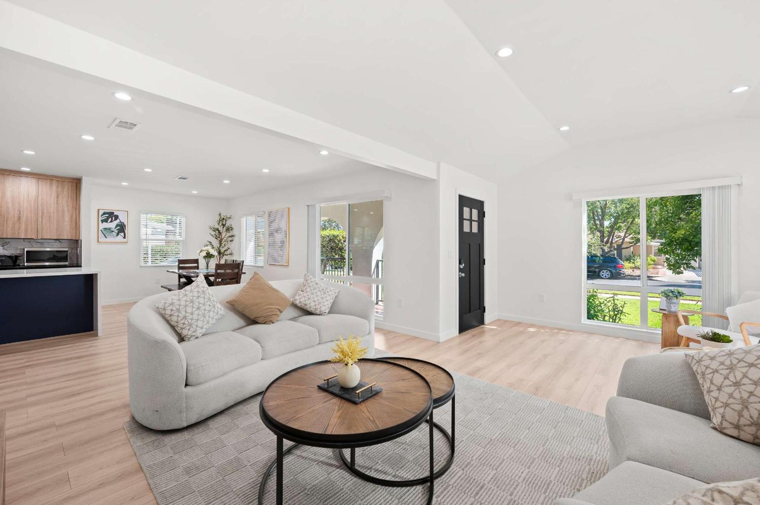Spacious Modern Retreat w Luxury Amenities & Style
