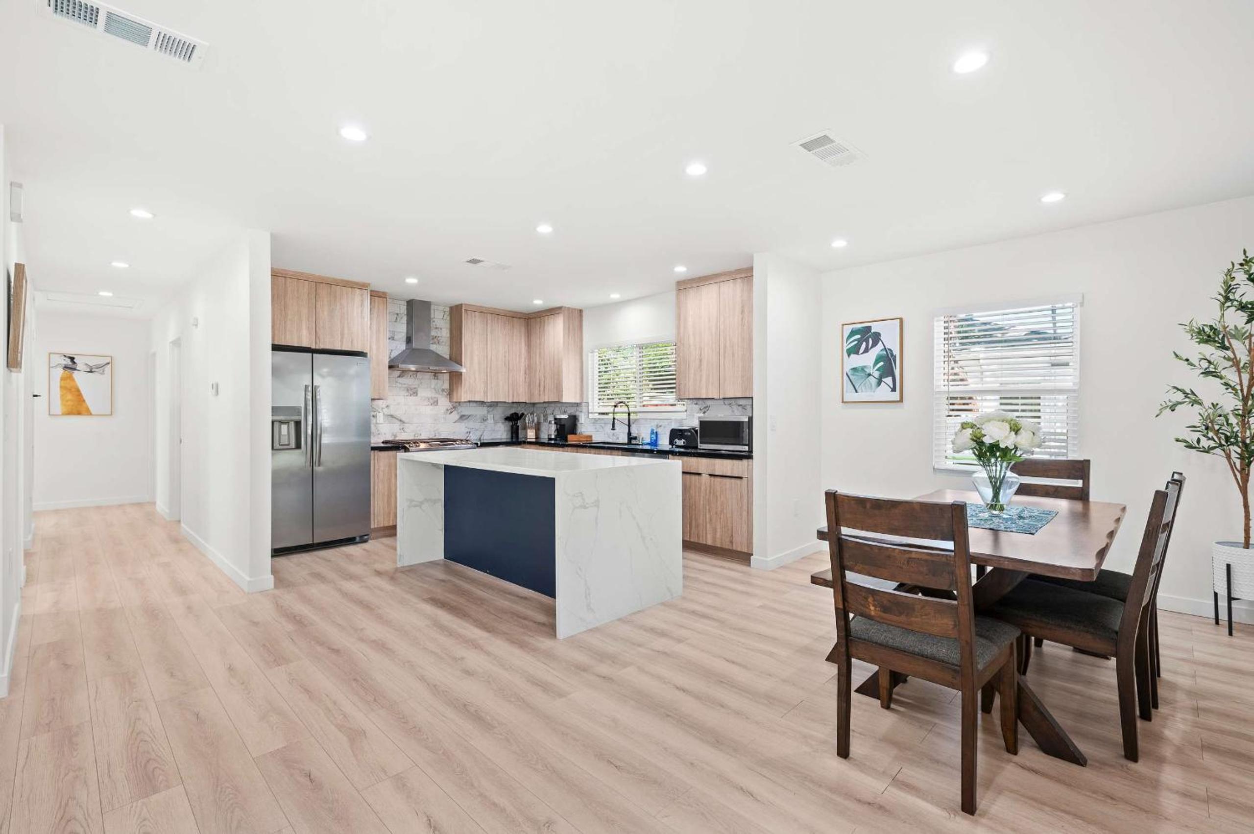 Spacious Modern Retreat w Luxury Amenities & Style