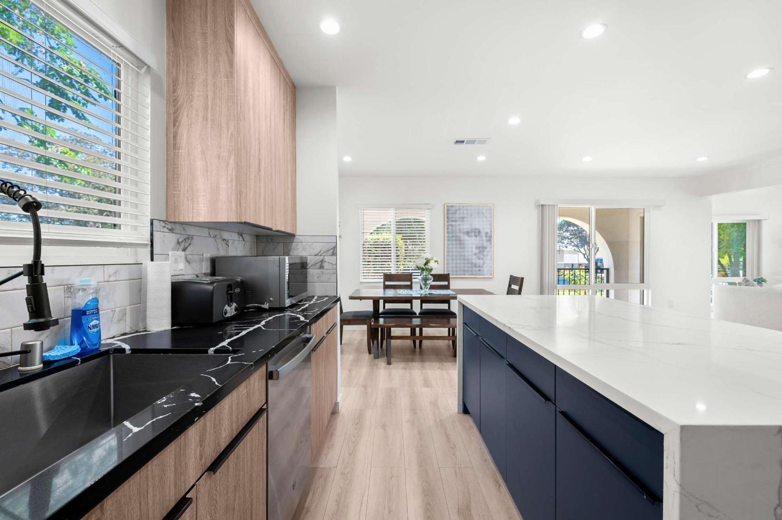 Spacious Modern Retreat w Luxury Amenities & Style