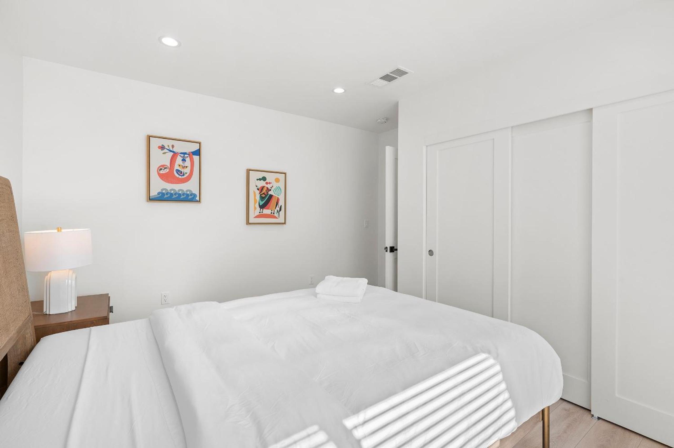 Spacious Modern Retreat w Luxury Amenities & Style