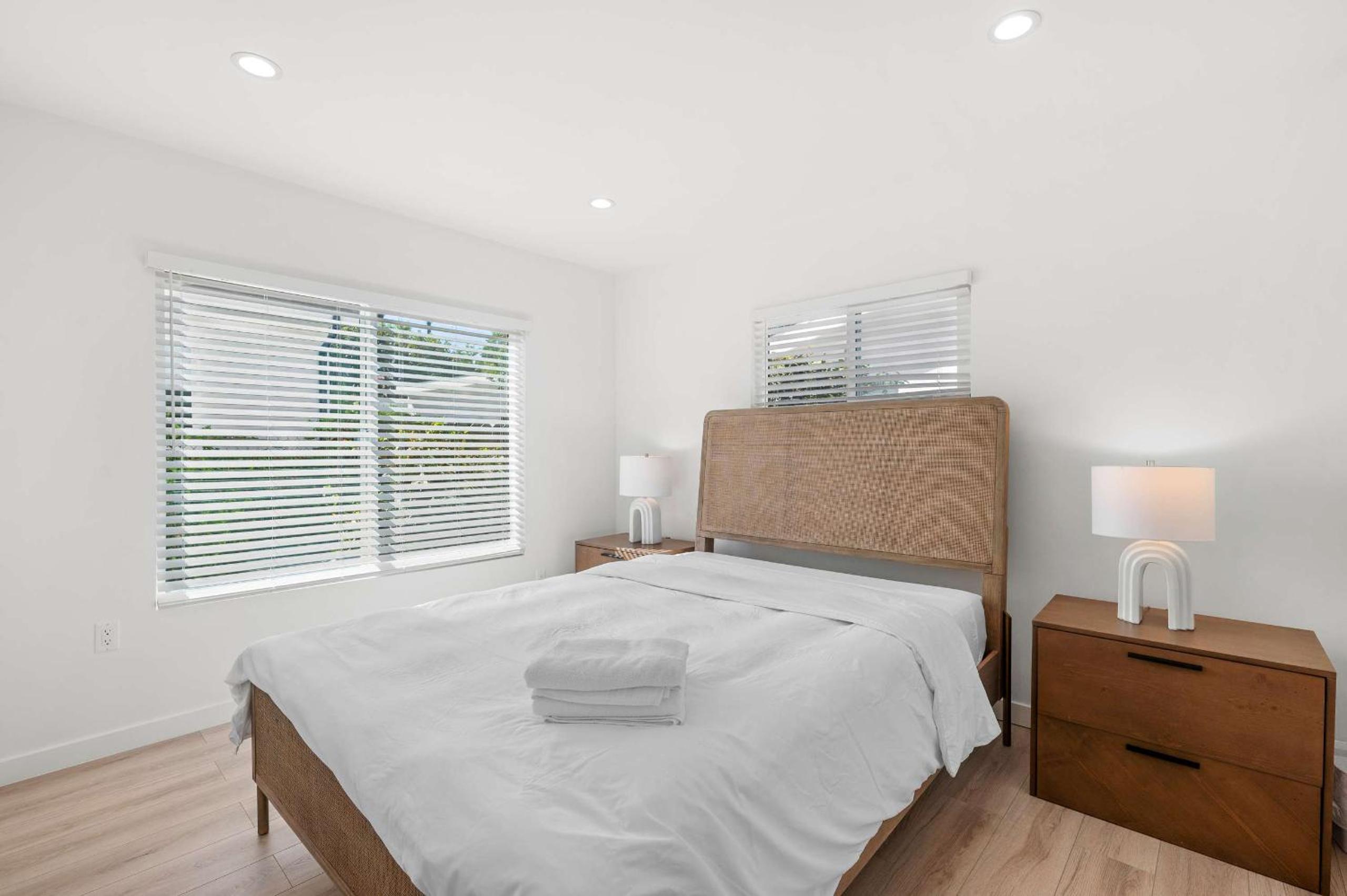 Spacious Modern Retreat w Luxury Amenities & Style