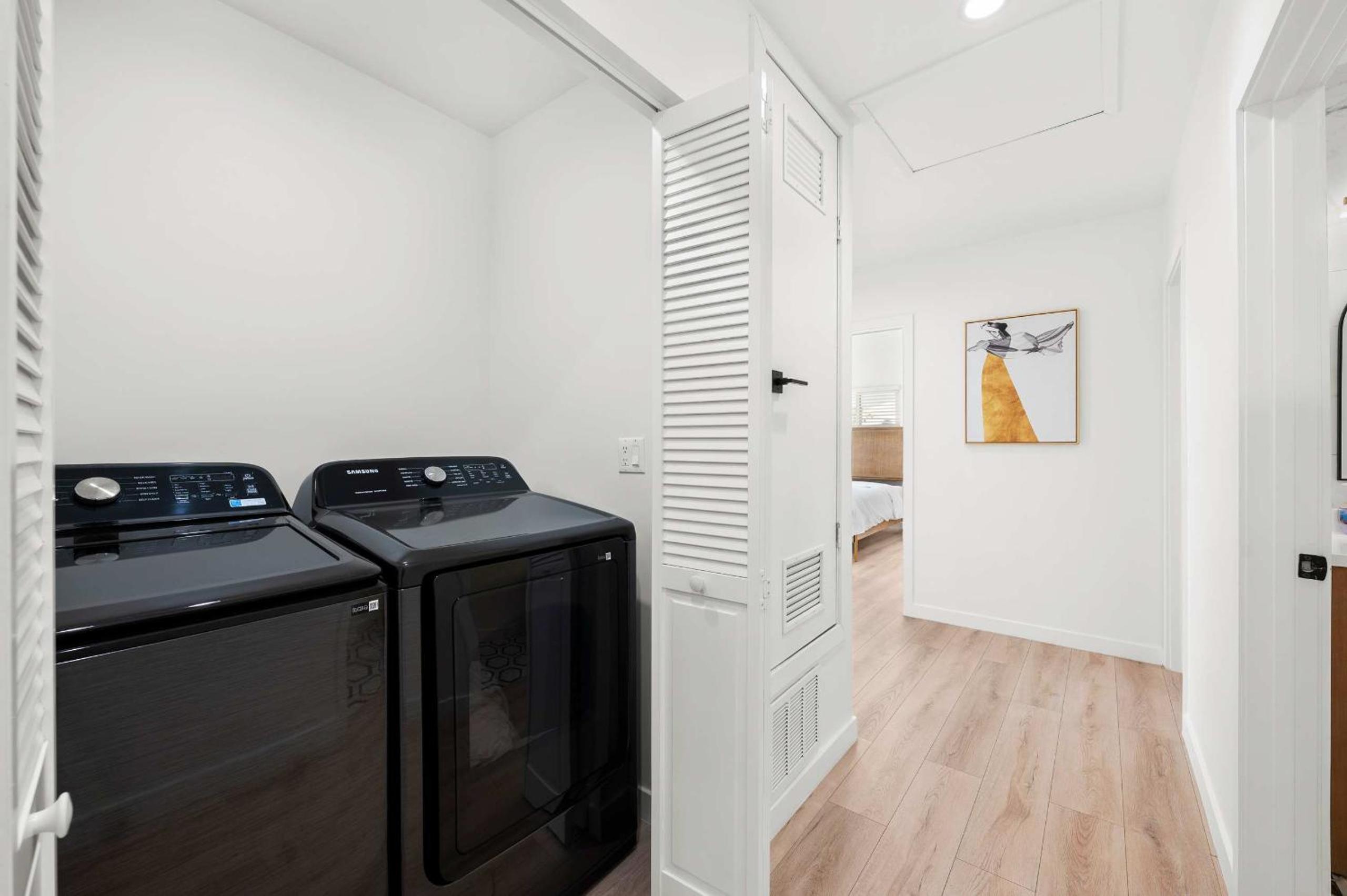 Spacious Modern Retreat w Luxury Amenities & Style