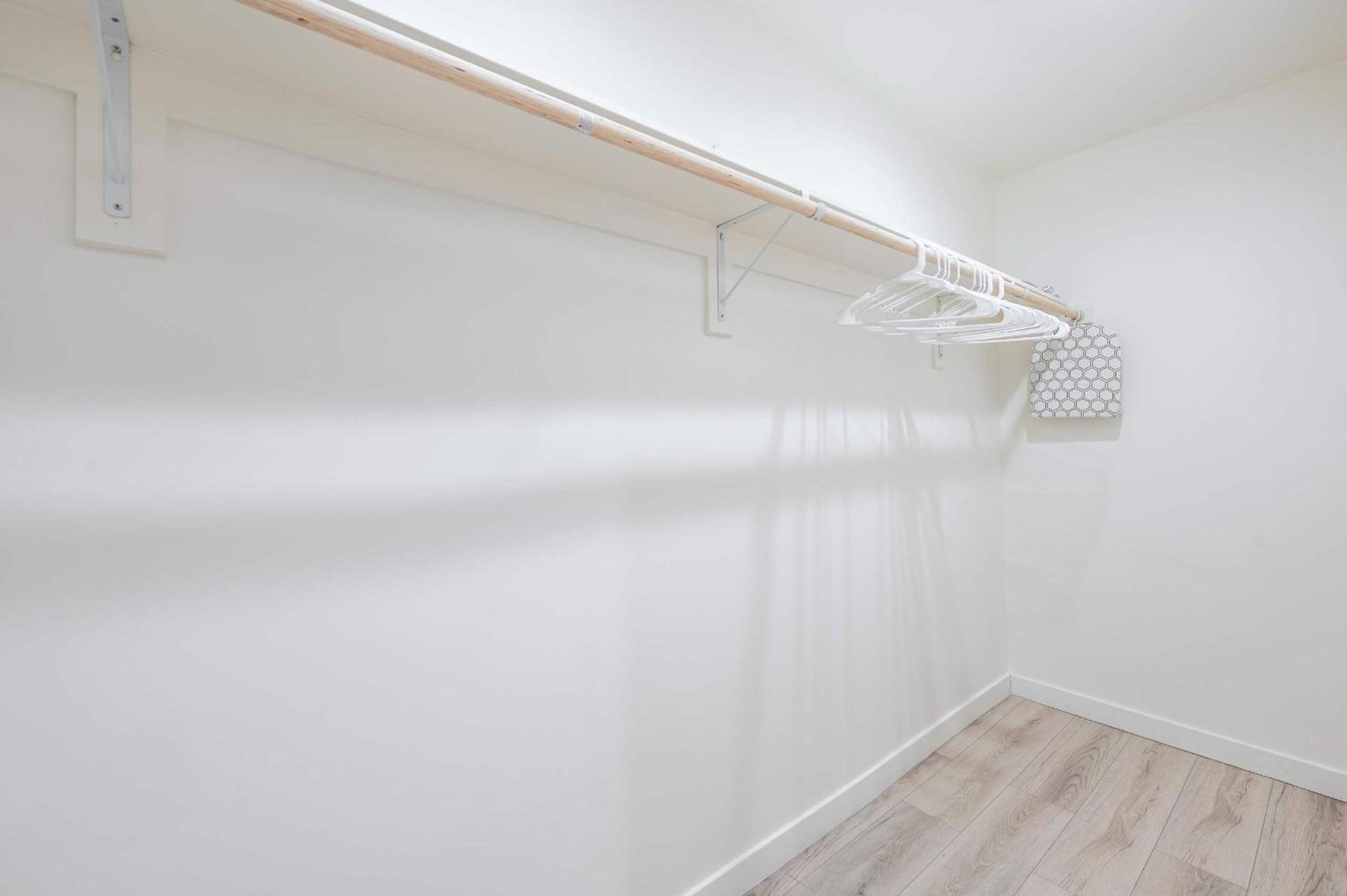 Spacious Modern Retreat w Luxury Amenities & Style