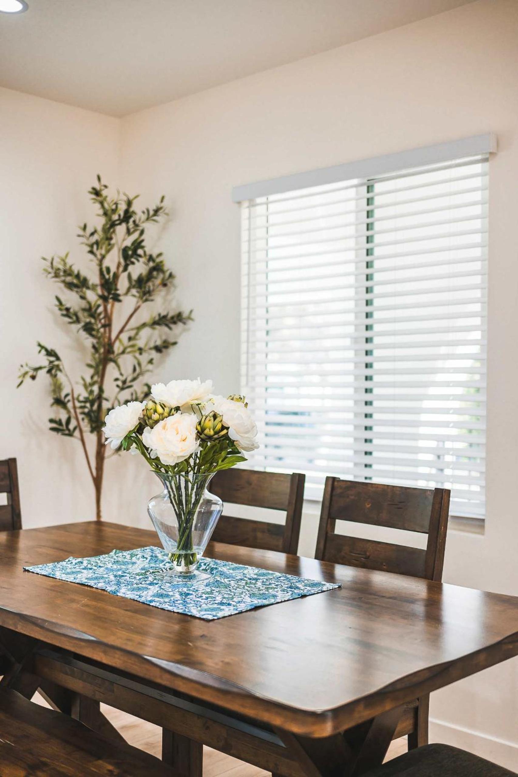 Spacious Modern Retreat w Luxury Amenities & Style