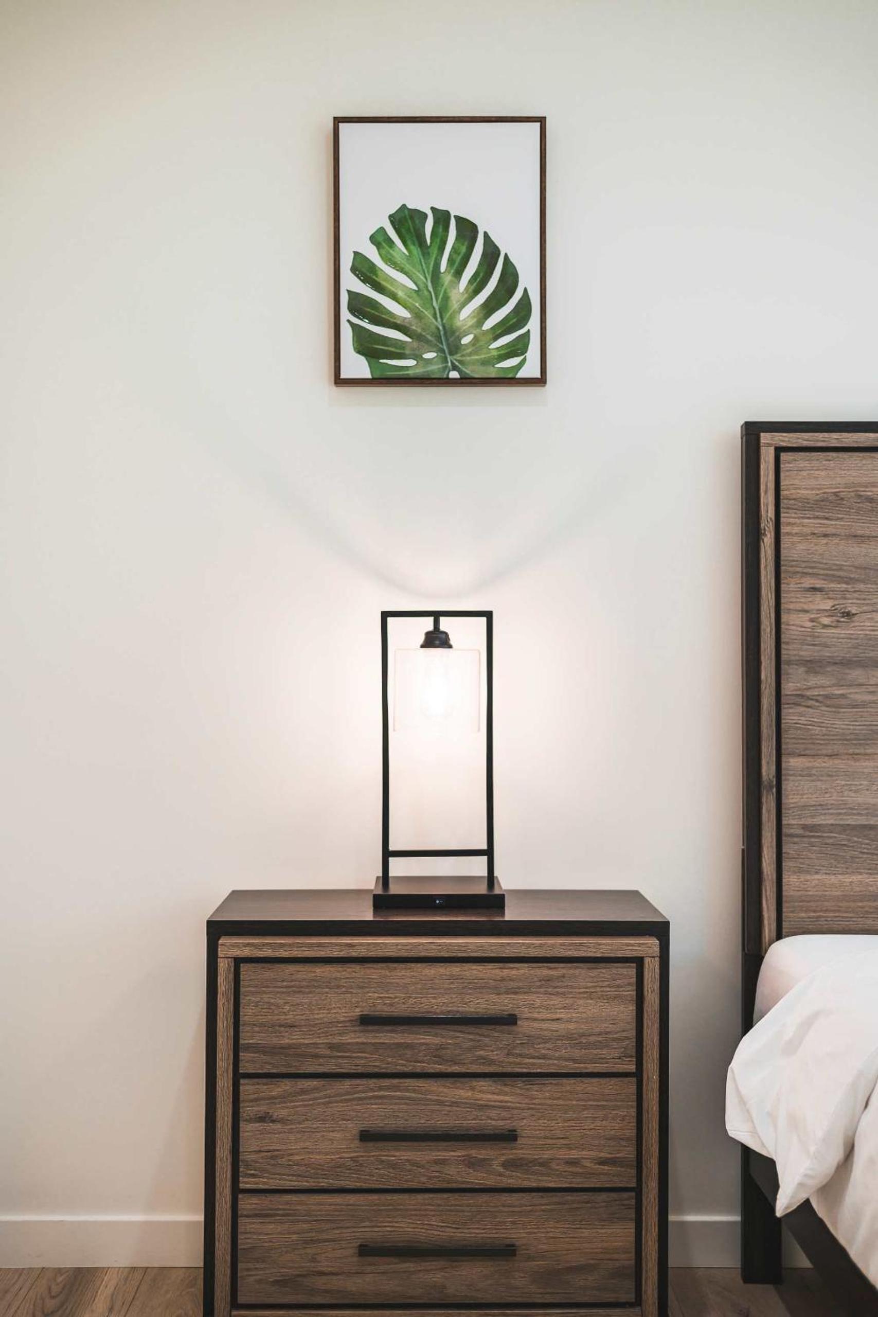 Spacious Modern Retreat w Luxury Amenities & Style
