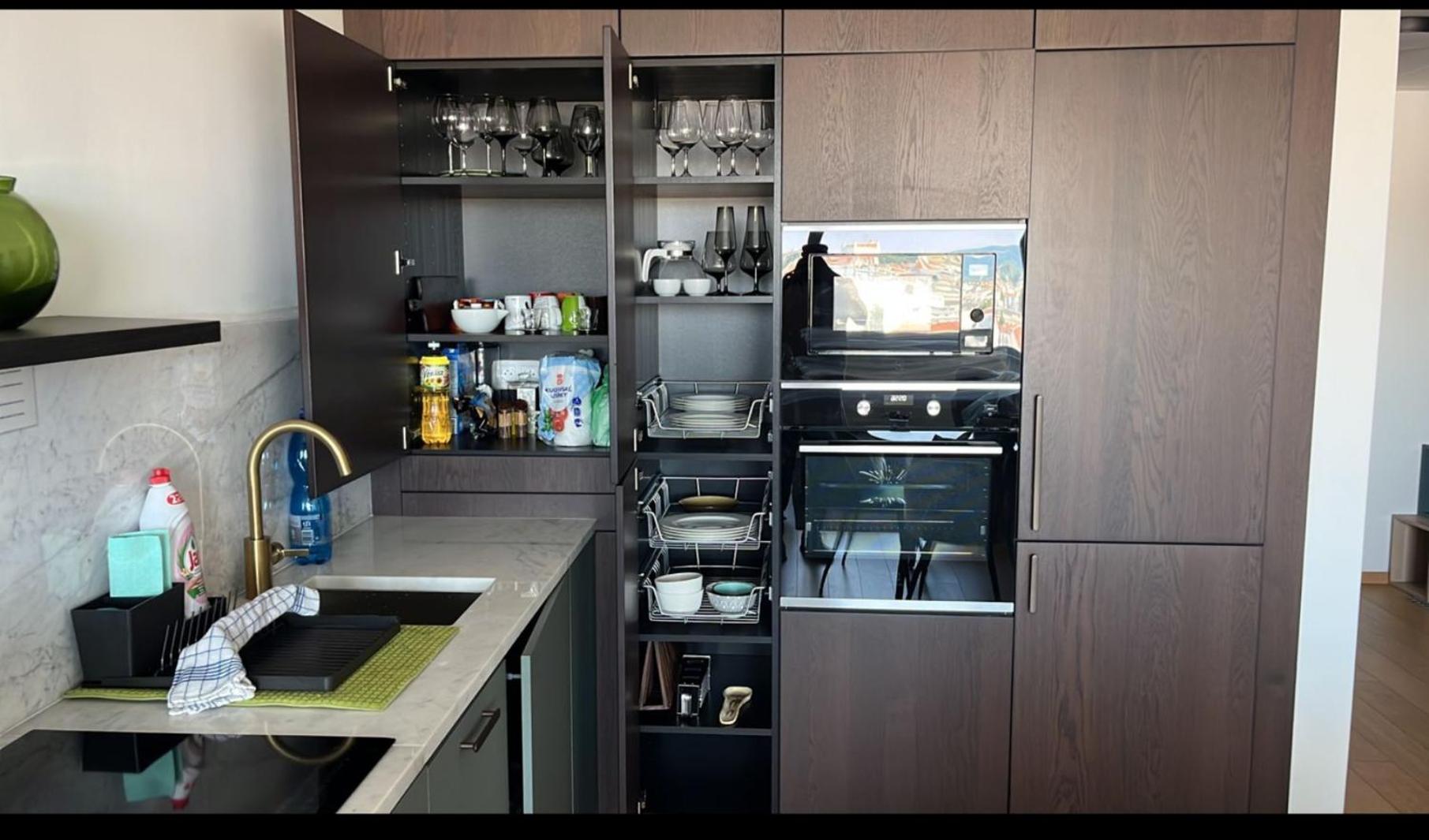 Luxury flat in Sky Park, castle view, free parking view 2