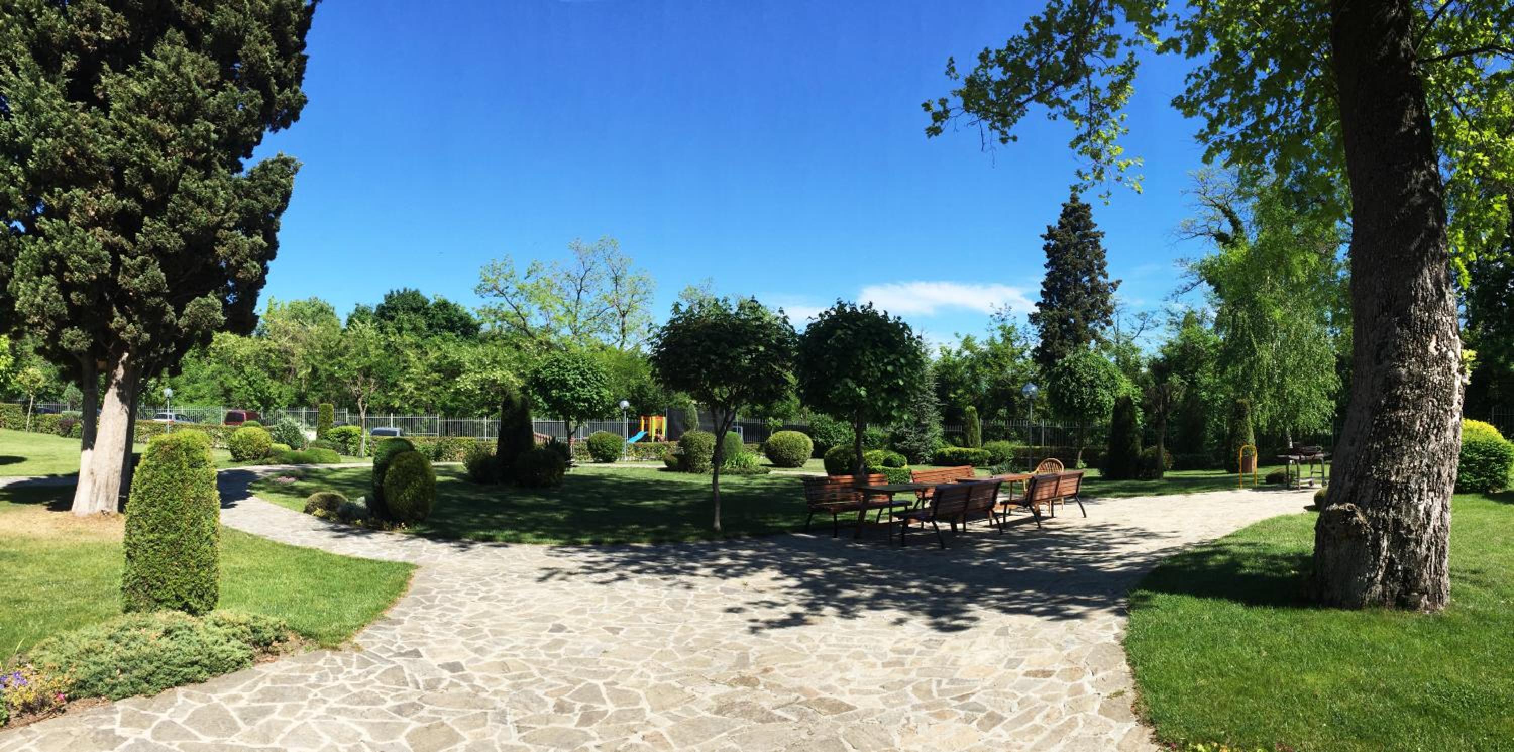 Varna Garden View Apartment