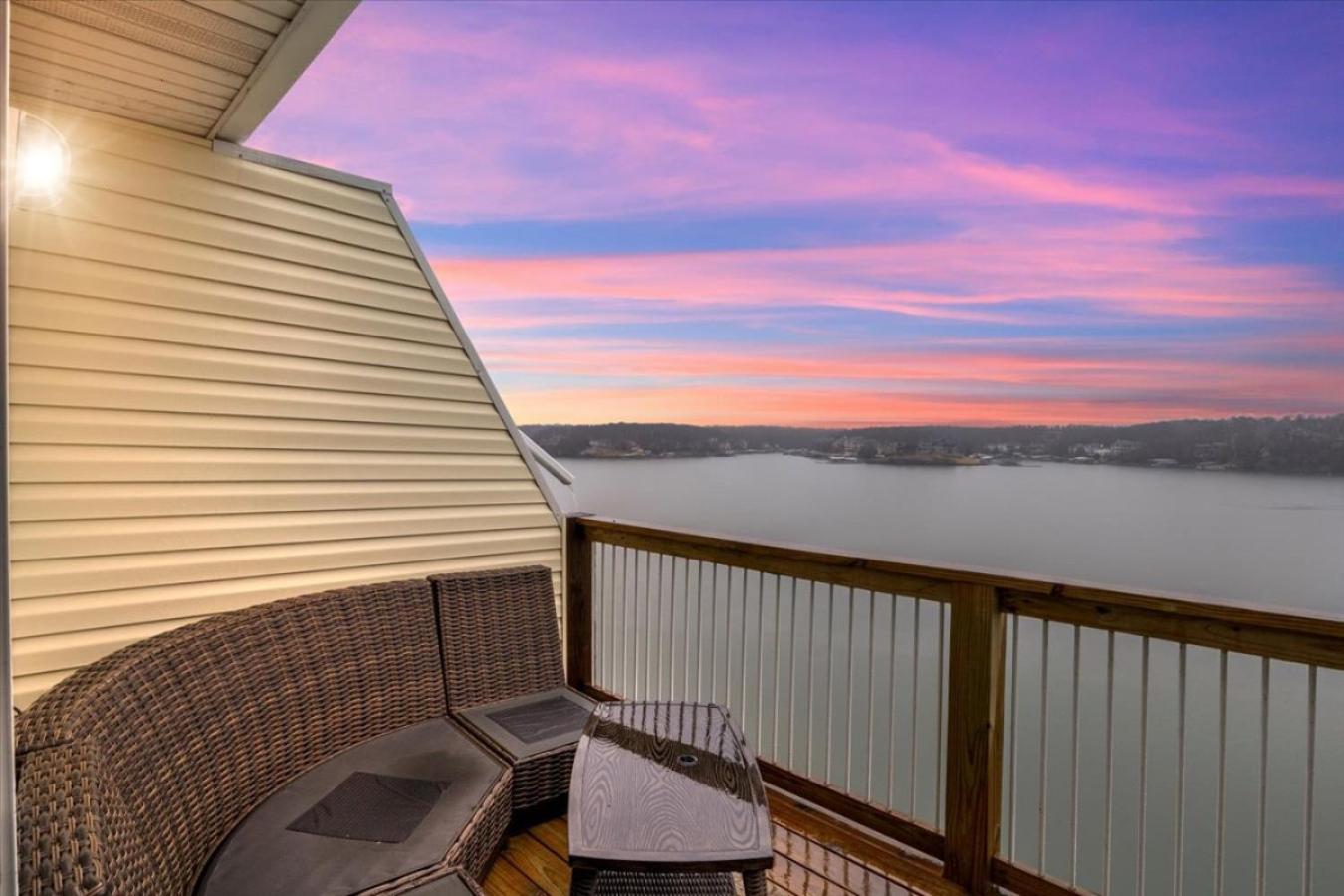 The Lookout Top Floor Panoramic Views view 2