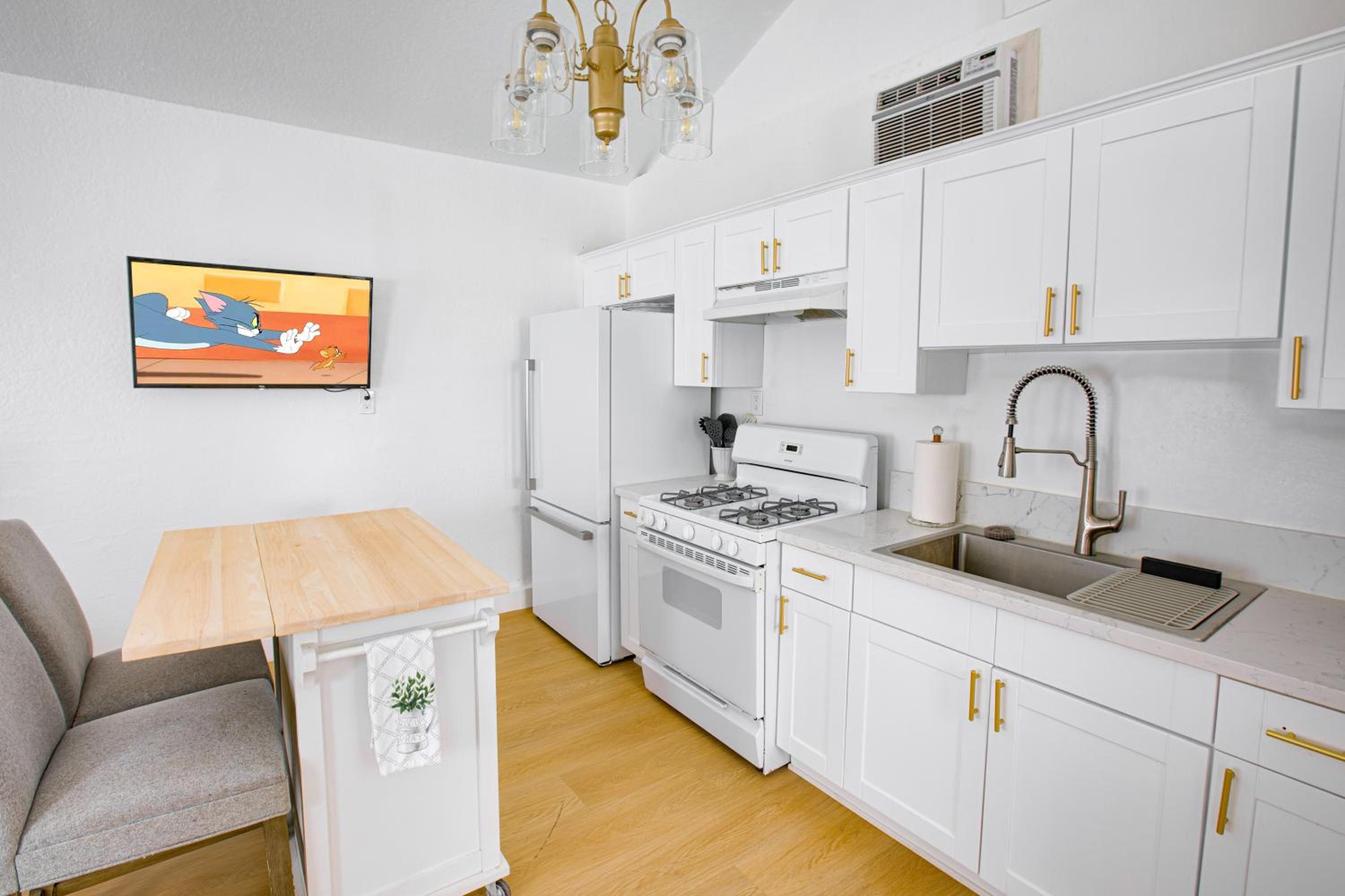 Cozy Private Studio in Granada Hills Near CSUN, Universal - Property Image 7