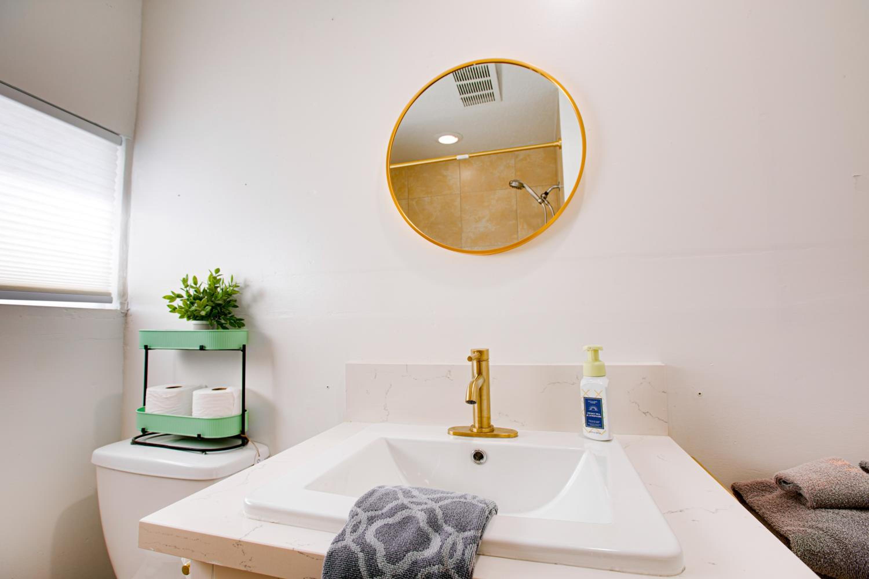 Cozy Private Studio in Granada Hills Near CSUN, Universal - Property Image 11
