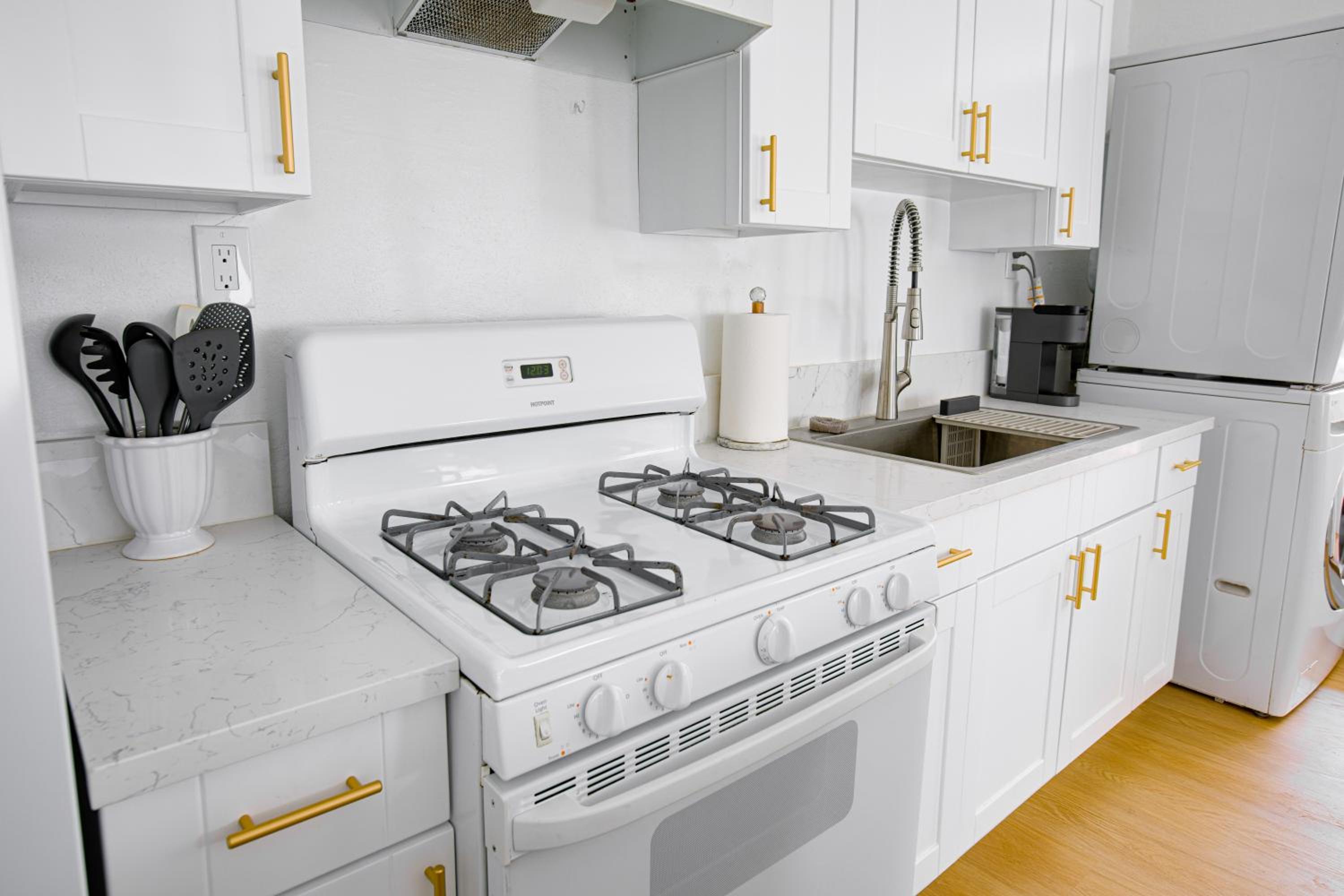 Cozy Private Studio in Granada Hills Near CSUN, Universal - Property Image 1