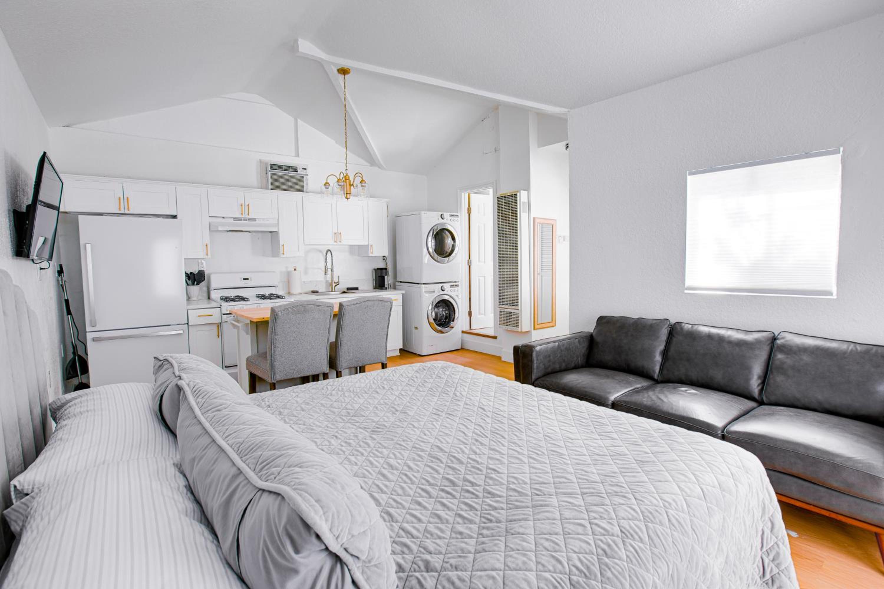Cozy Private Studio in Granada Hills Near CSUN, Universal - Property Image 19
