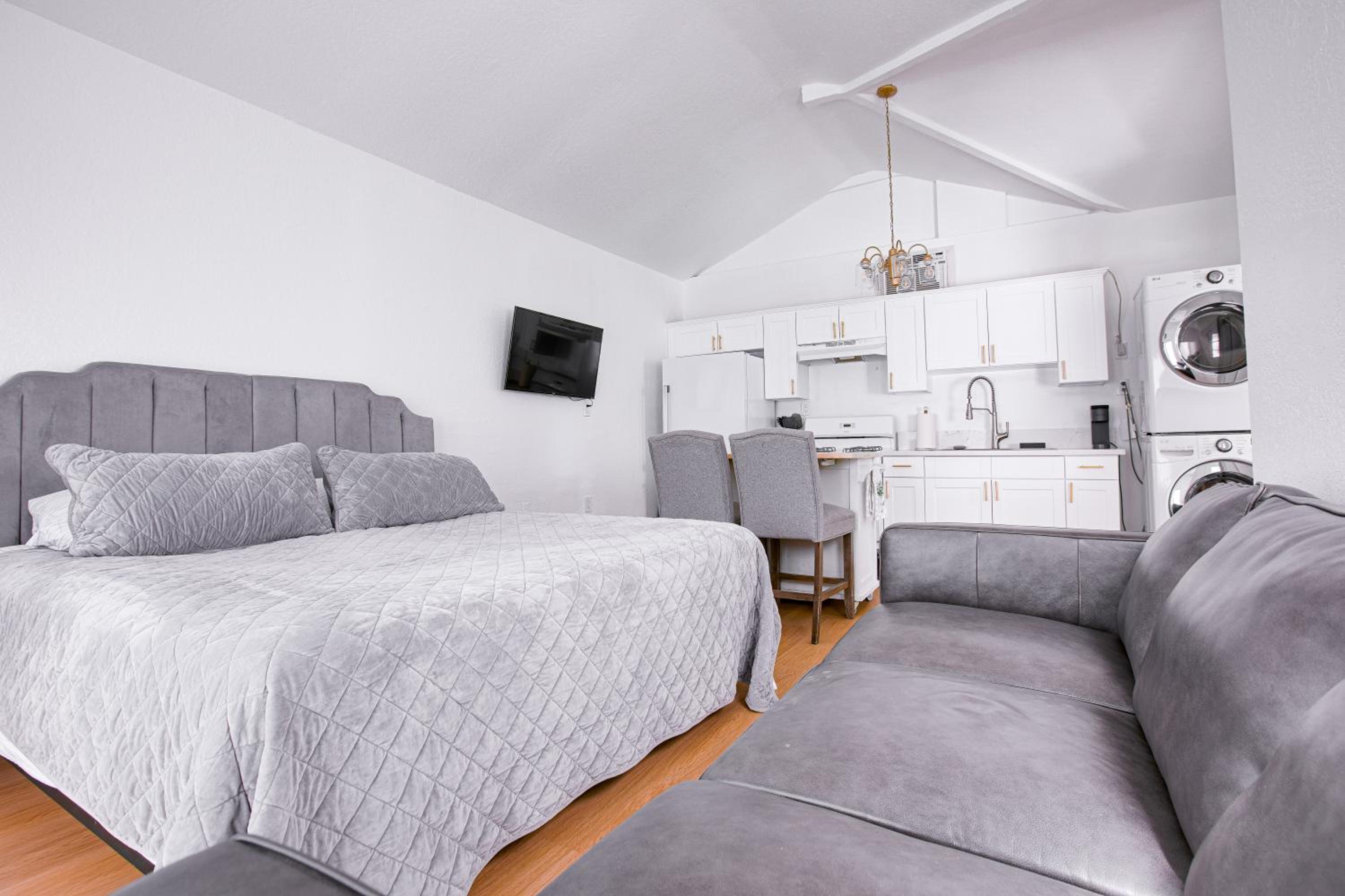 Cozy Private Studio in Granada Hills Near CSUN, Universal - Property Image 15
