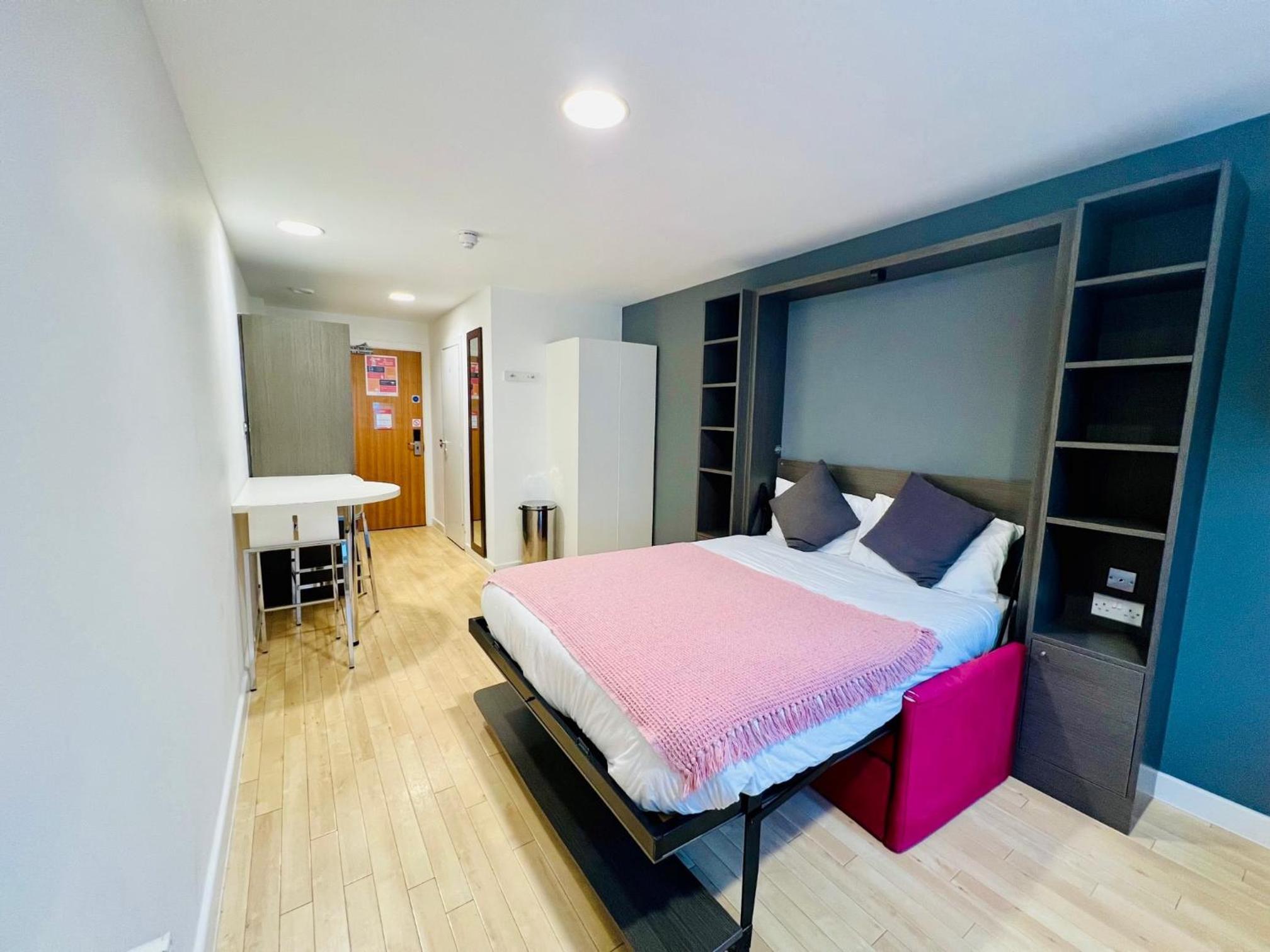 Stuhomes - Arundel House