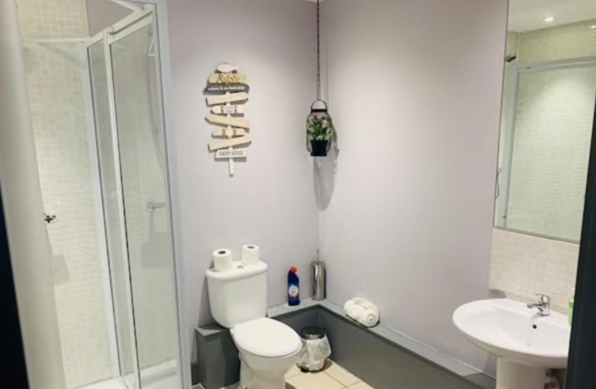 2 Bedroom FREE Parking by Concert Square sleeps 8 view 3