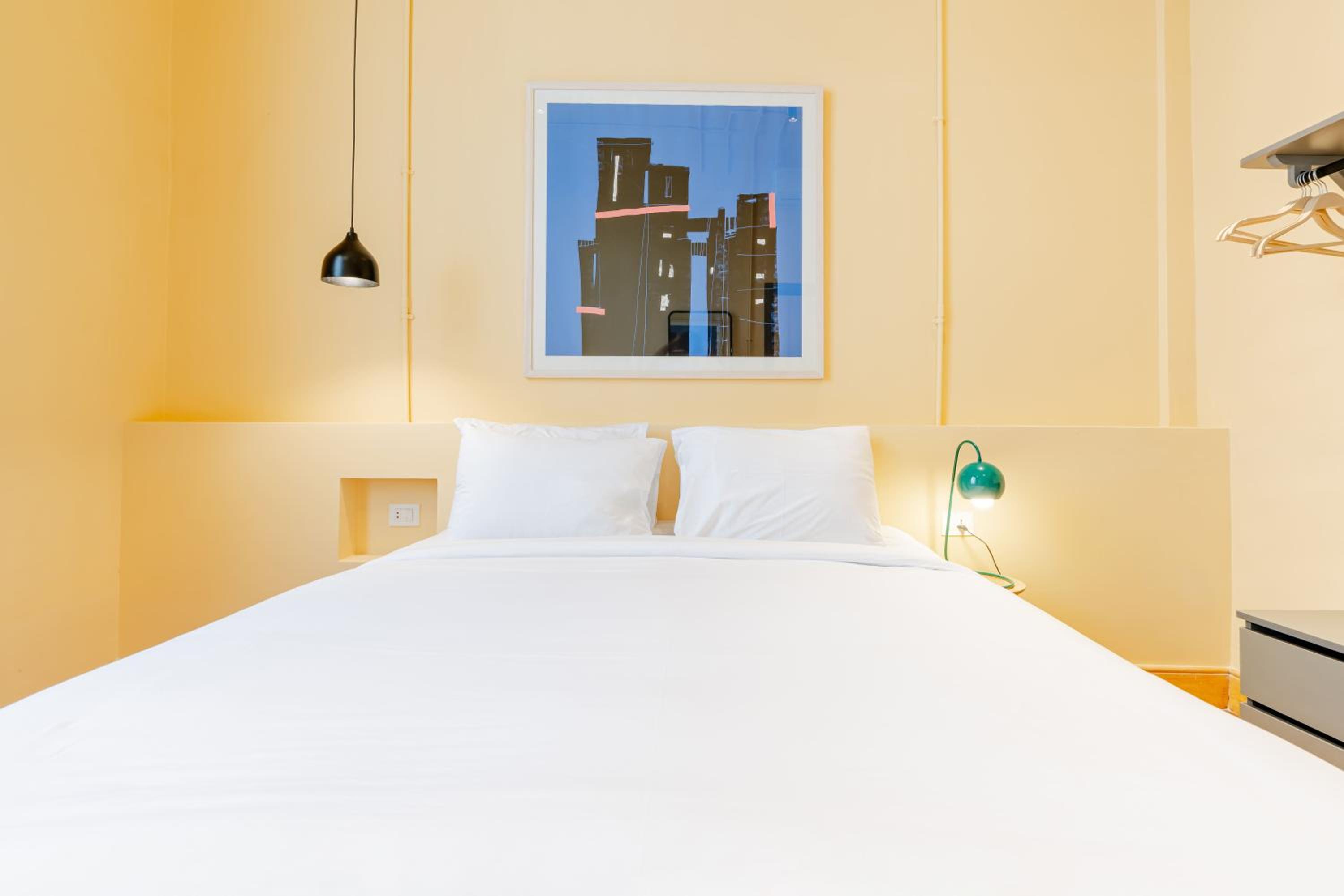 grey l studio apartments Downtown Alexandria Menasce House - Image 4