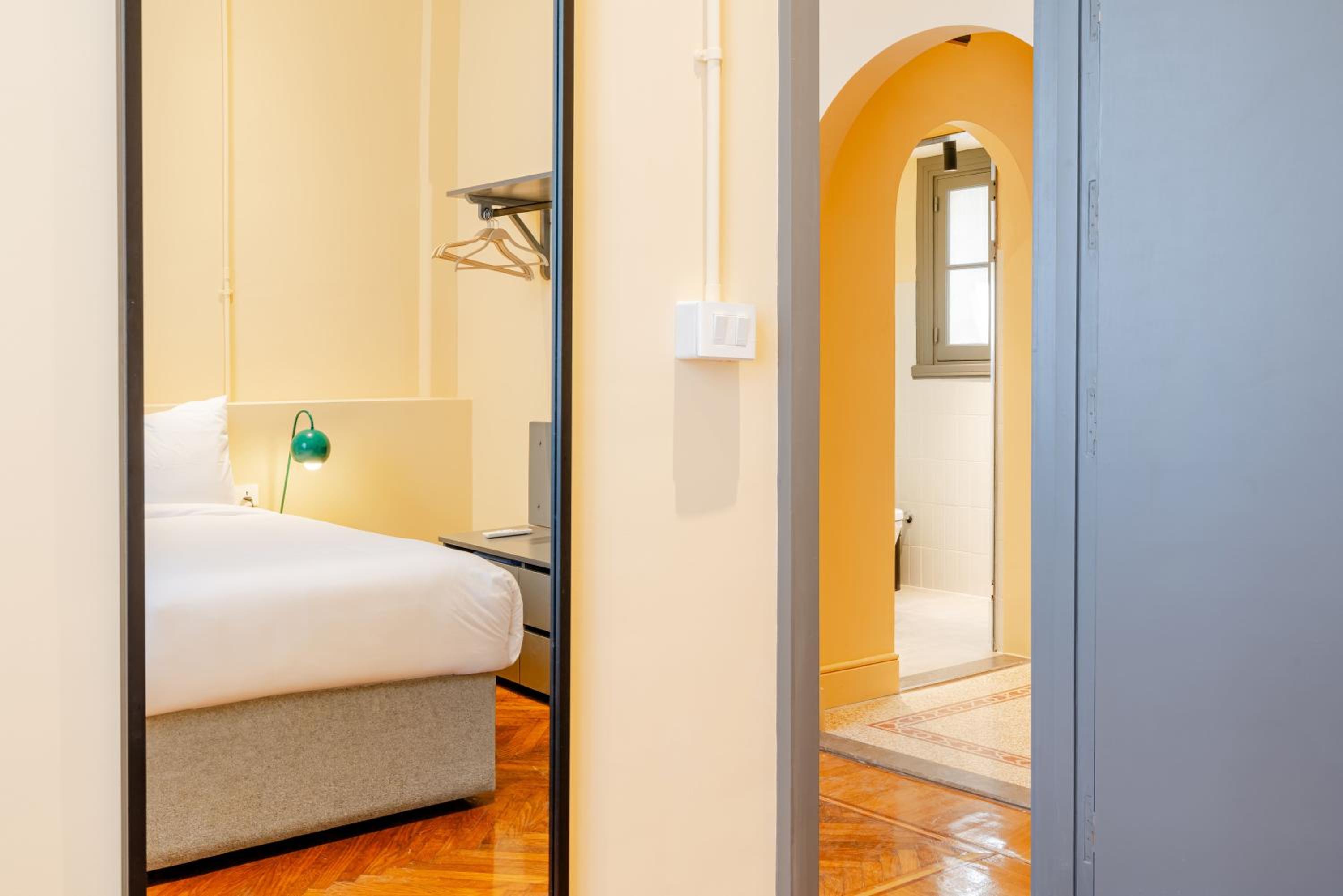 grey l studio apartments Downtown Alexandria Menasce House - Image 5