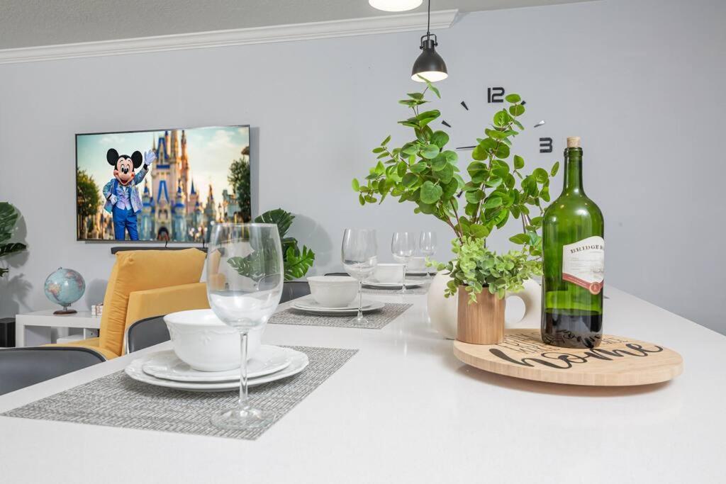 EPIC STYLISh retreat With Free water park near Disney view 3
