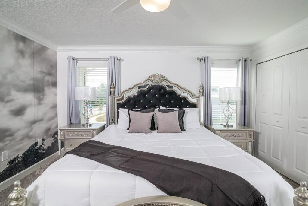 EPIC STYLISh retreat With Free water park near Disney view 4