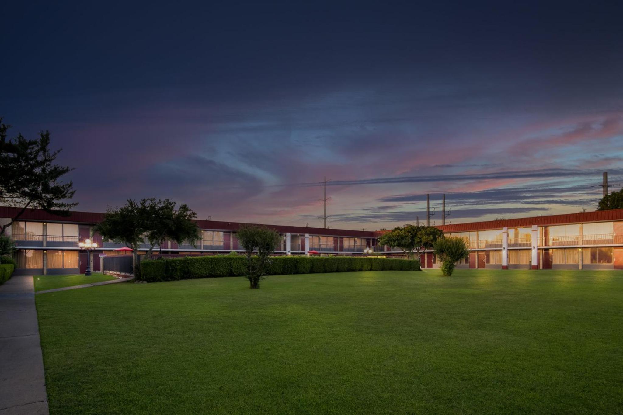 Dallas / Fort Worth Vacations - Red Roof Inn  Conference Center McKinney - Property Image 3