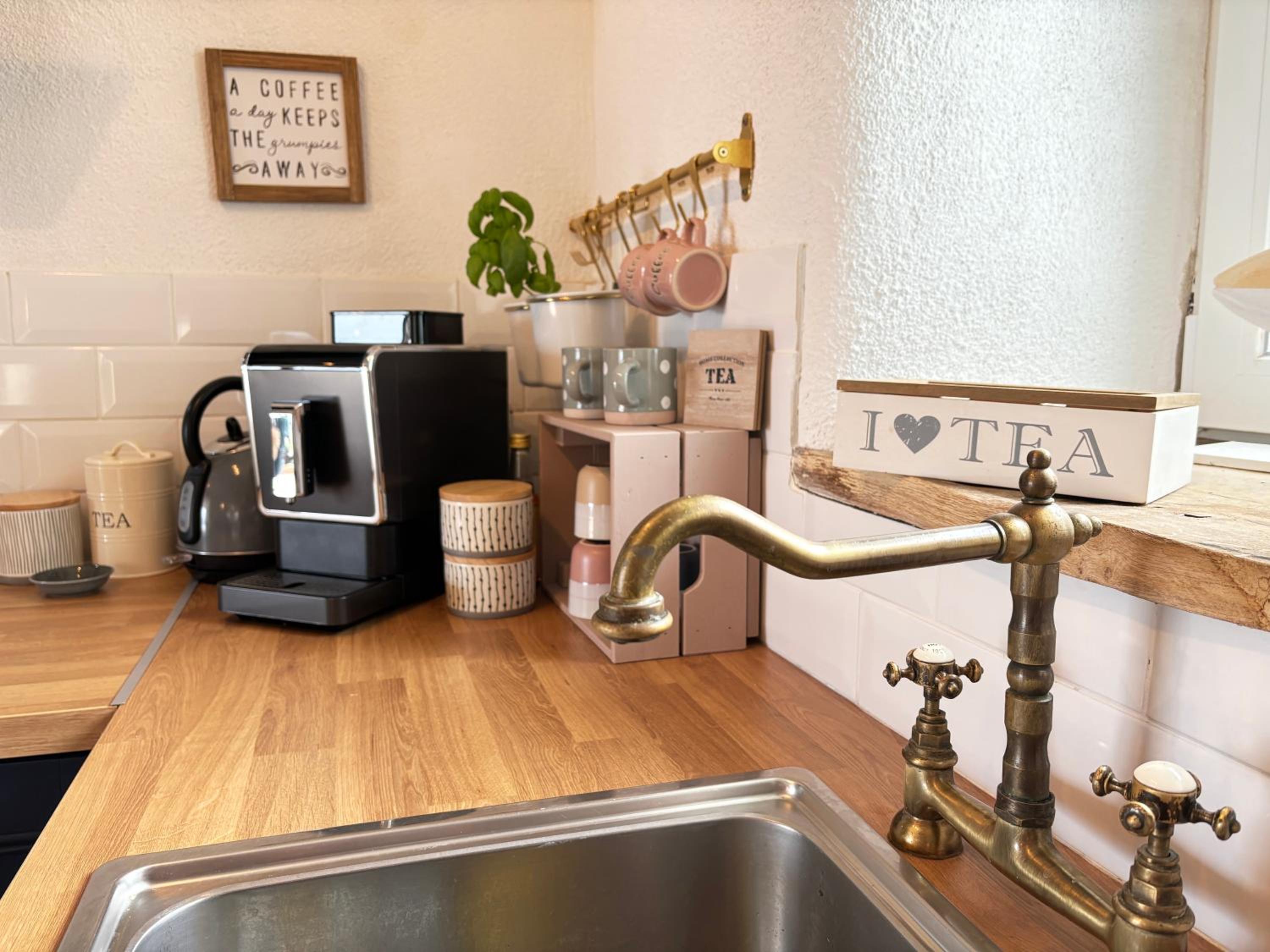 Laughing Seagull Cottage - Sea Views and Sauna