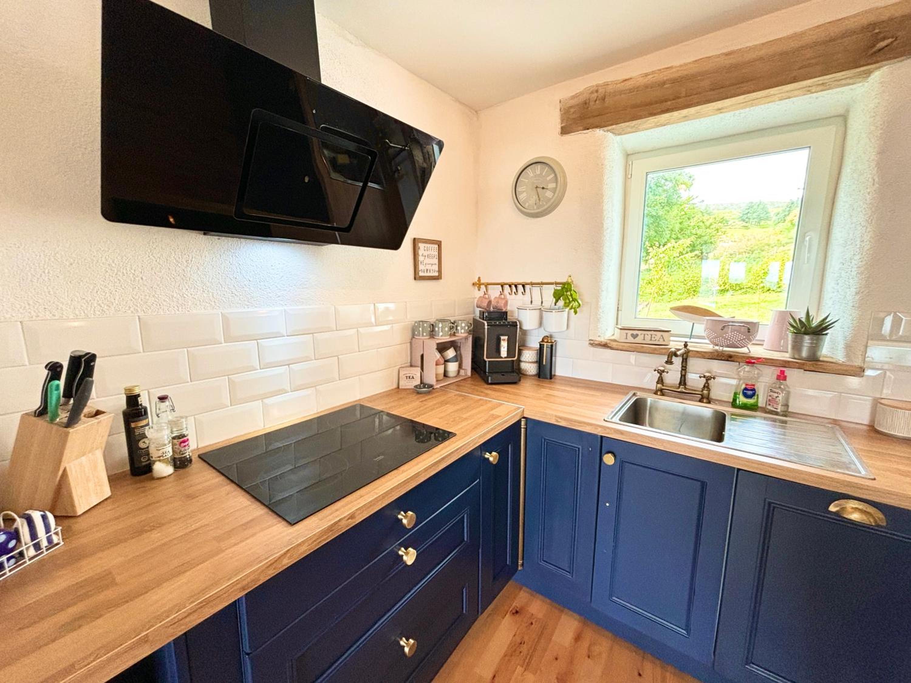 Laughing Seagull Cottage - Sea Views and Sauna