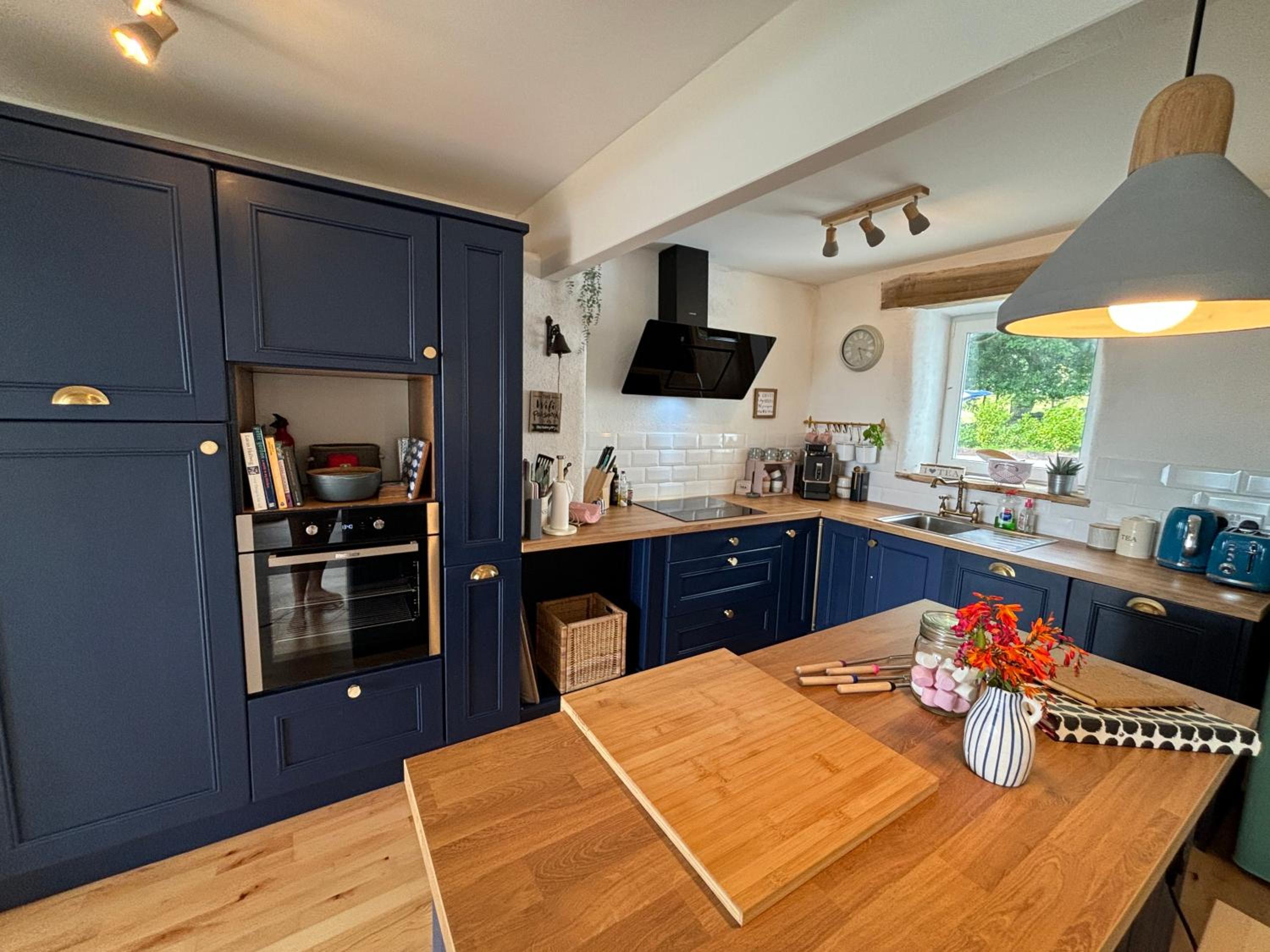 Laughing Seagull Cottage - Sea Views and Sauna