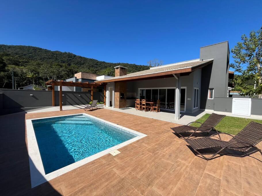 Casa Mero no Residencial Mar Verde em Caraguatatuba