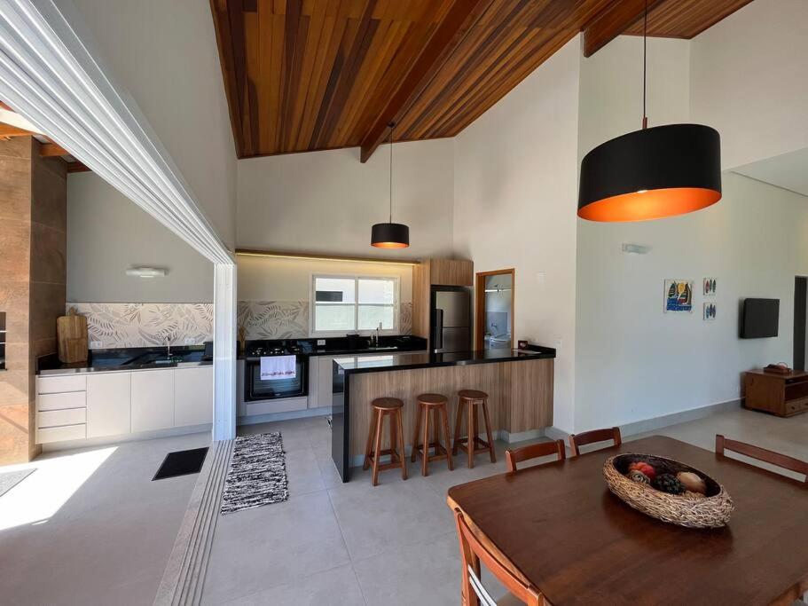 Casa Mero no Residencial Mar Verde em Caraguatatuba