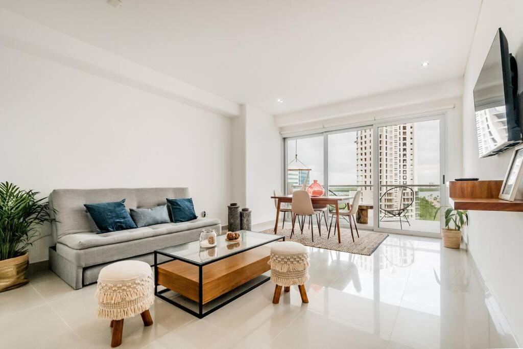 Stylish one BR APT with lagoon view in DT Cancún