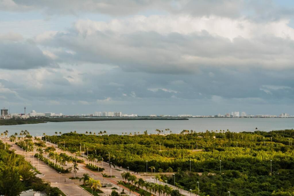 Stylish one BR APT with lagoon view in DT Cancún