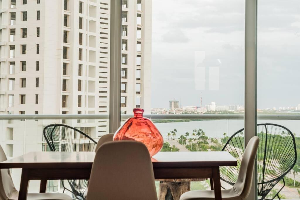 Stylish one BR APT with lagoon view in DT Cancún