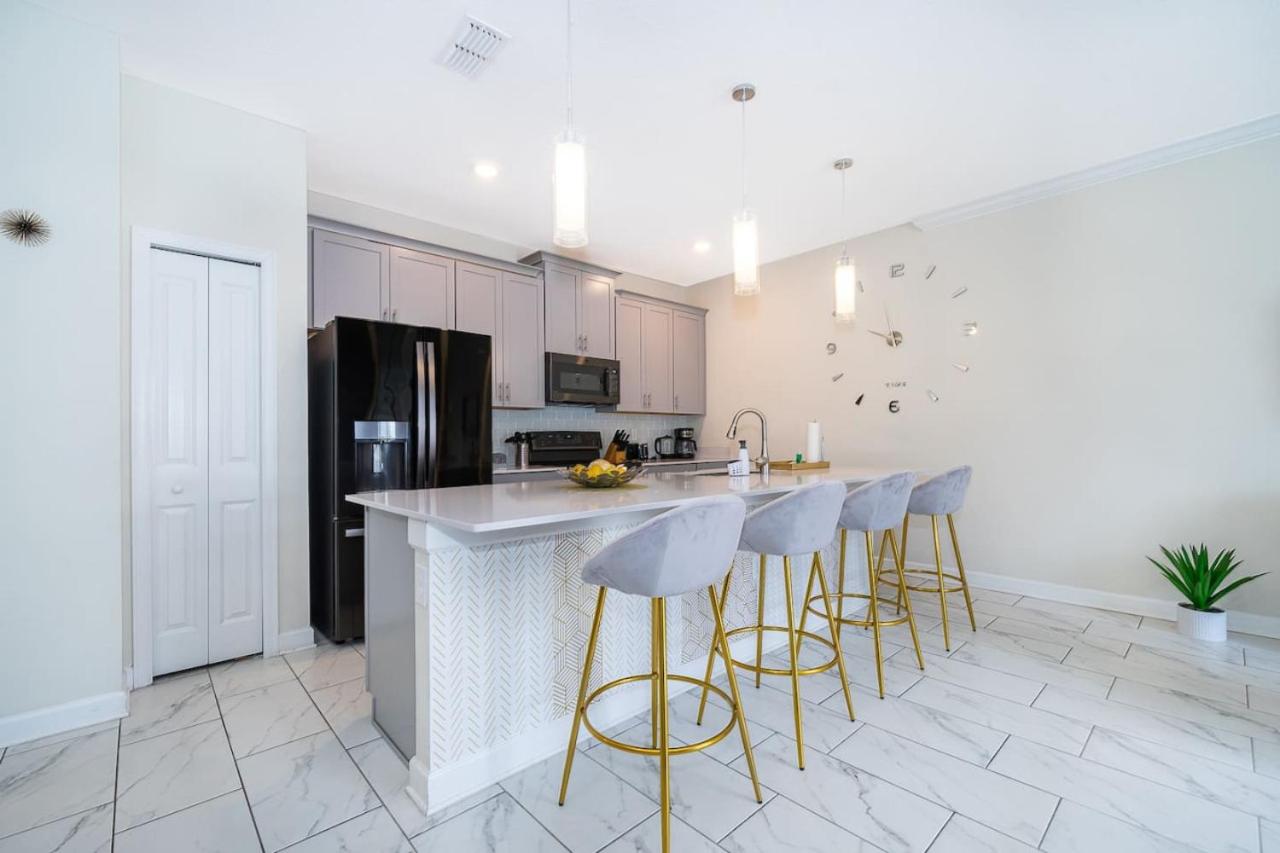 EPIC ENCANTo HOME With Free water park Disney10 miles view 5