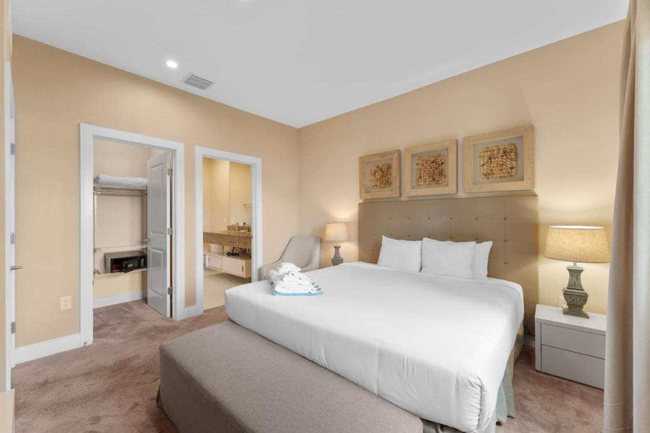 Luxury 4BR Townhouse Next to Disney Orlando 3201