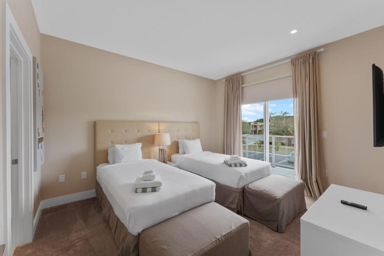 Luxury 4BR Townhouse Next to Disney Orlando 3201