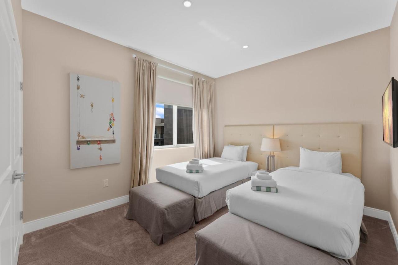 Luxury 4BR Townhouse Next to Disney Orlando 3201