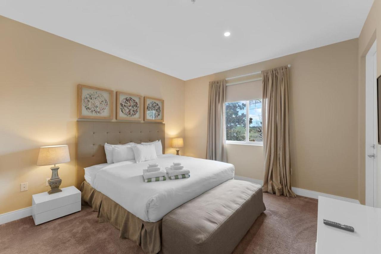 Luxury 4BR Townhouse Next to Disney Orlando 3201