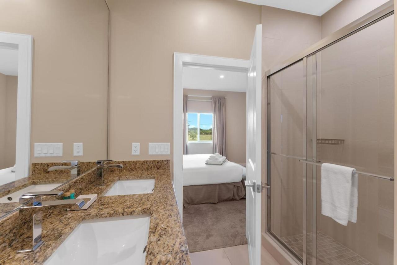 Luxury 4BR Townhouse Next to Disney Orlando 3201