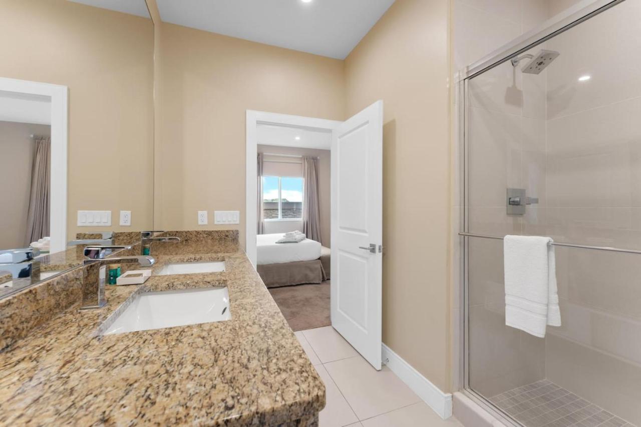 Luxury 4BR Townhouse Next to Disney Orlando 3201