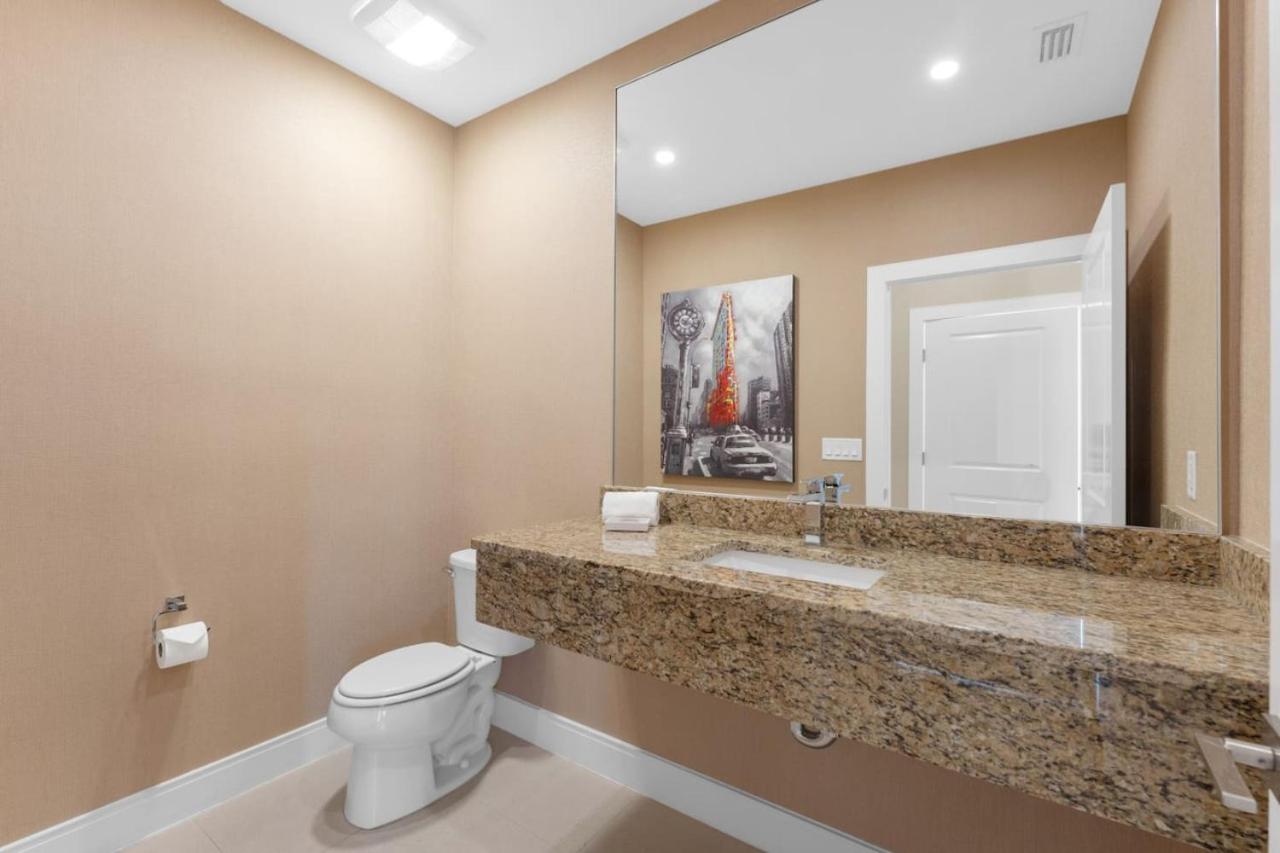 Luxury 4BR Townhouse Next to Disney Orlando 3201