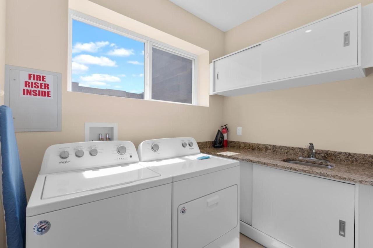 Luxury 4BR Townhouse Next to Disney Orlando 3201