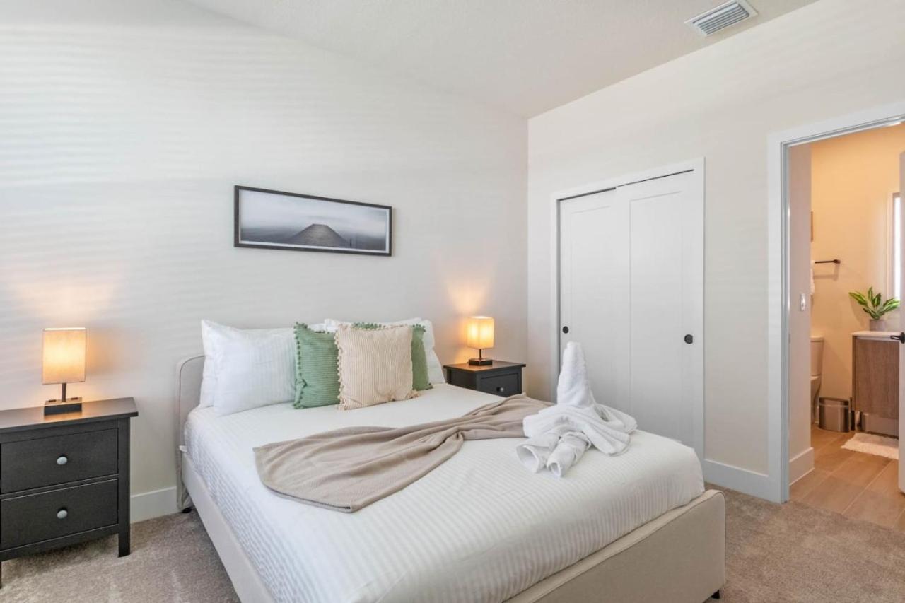 Modern Townhouse Heated Pool Disney Orlando 17244