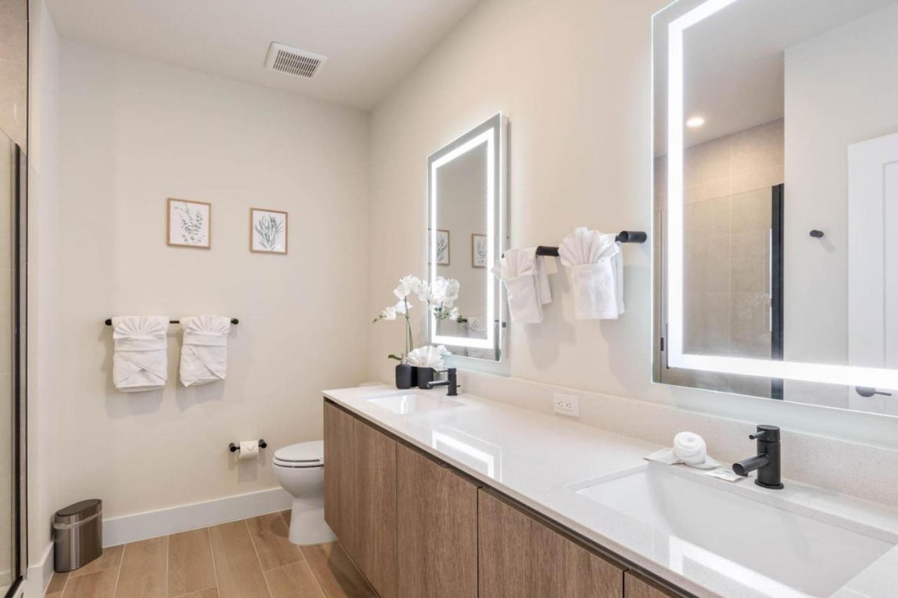 Modern Townhouse Heated Pool Disney Orlando 17244