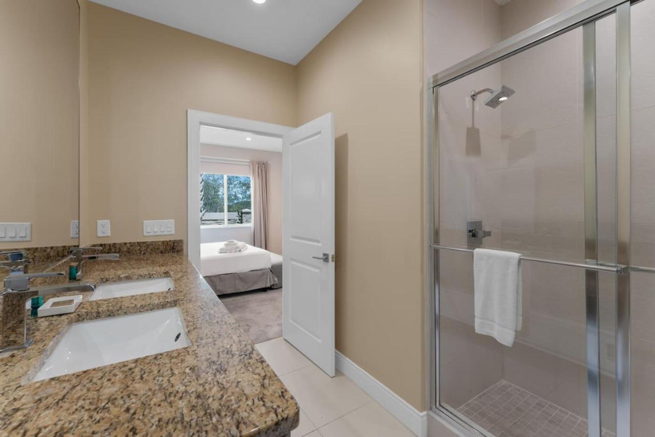 Luxury 4BR Townhouse Next to Disney Orlando 3173