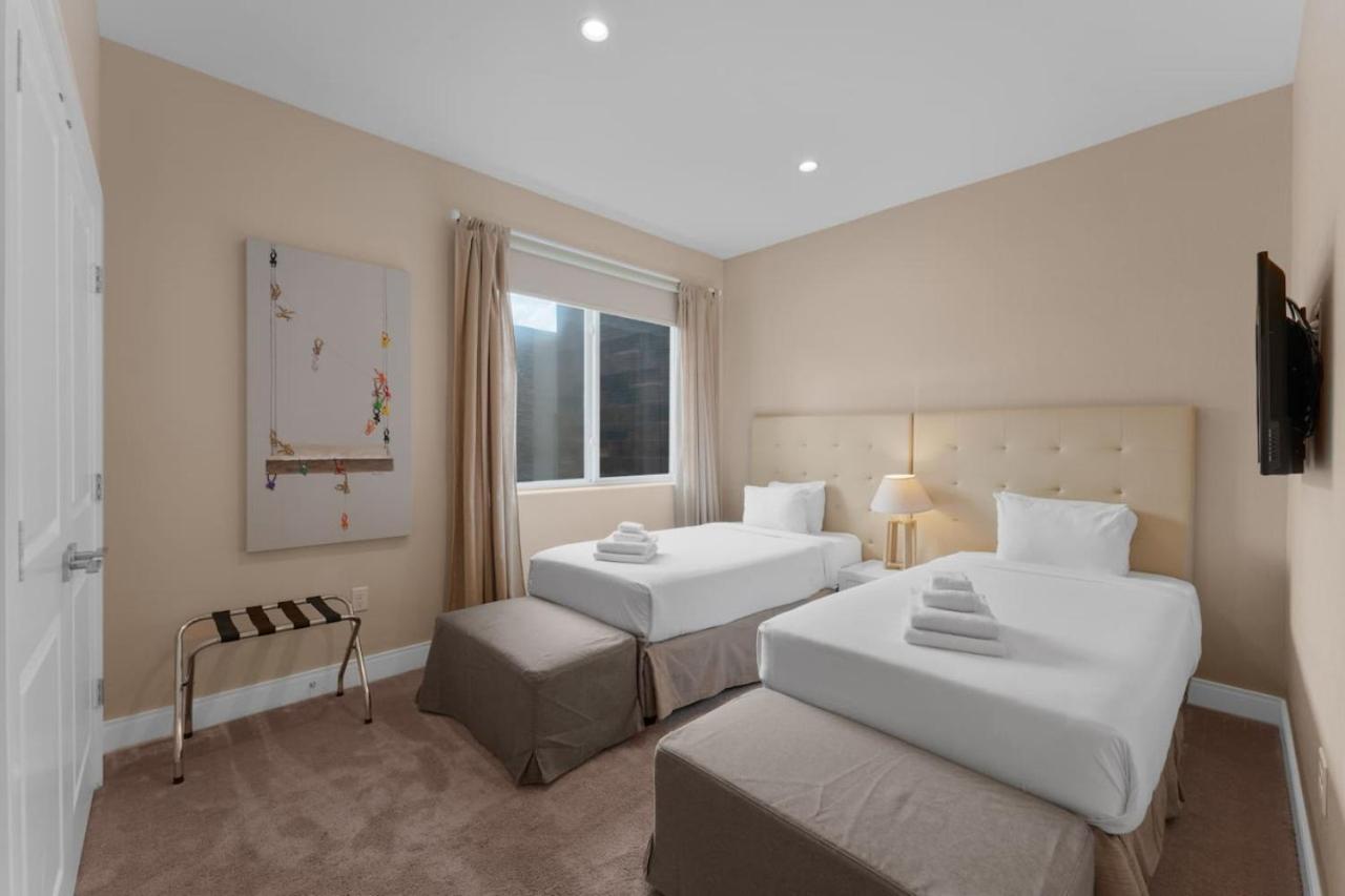 Luxury 4BR Townhouse Next to Disney Orlando 3173