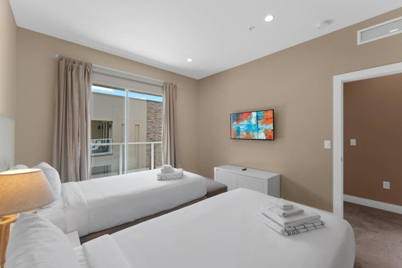 Luxury 4BR Townhouse Next to Disney Orlando 3173