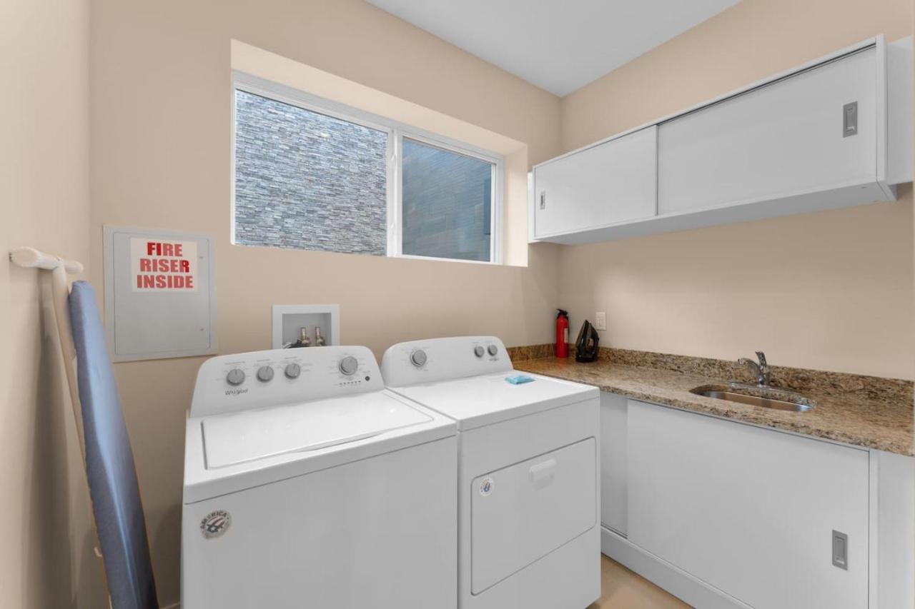Luxury 4BR Townhouse Next to Disney Orlando 3173