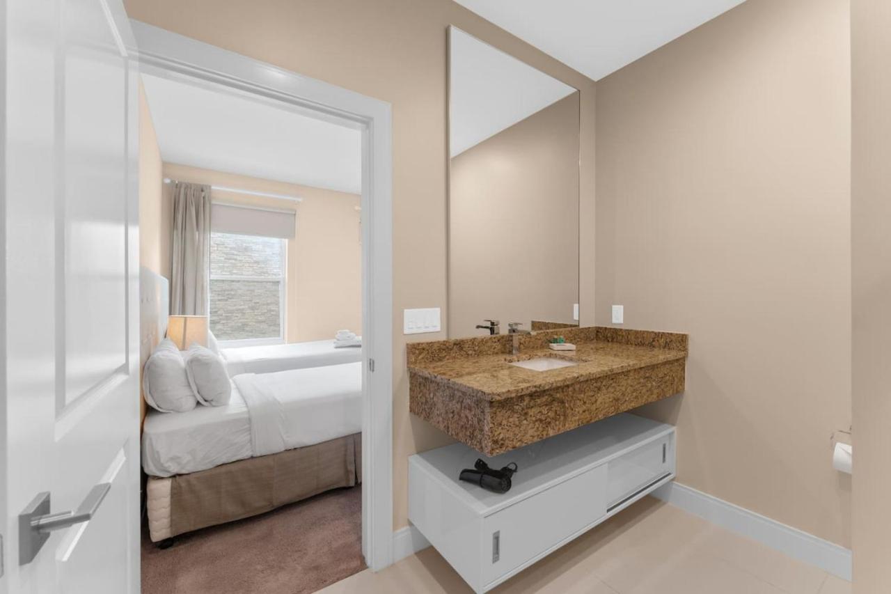 Luxury 4BR Townhouse Next to Disney Orlando 3175