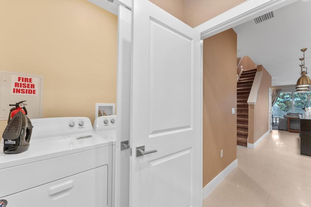 Luxury 4BR Townhouse Next to Disney Orlando 3175